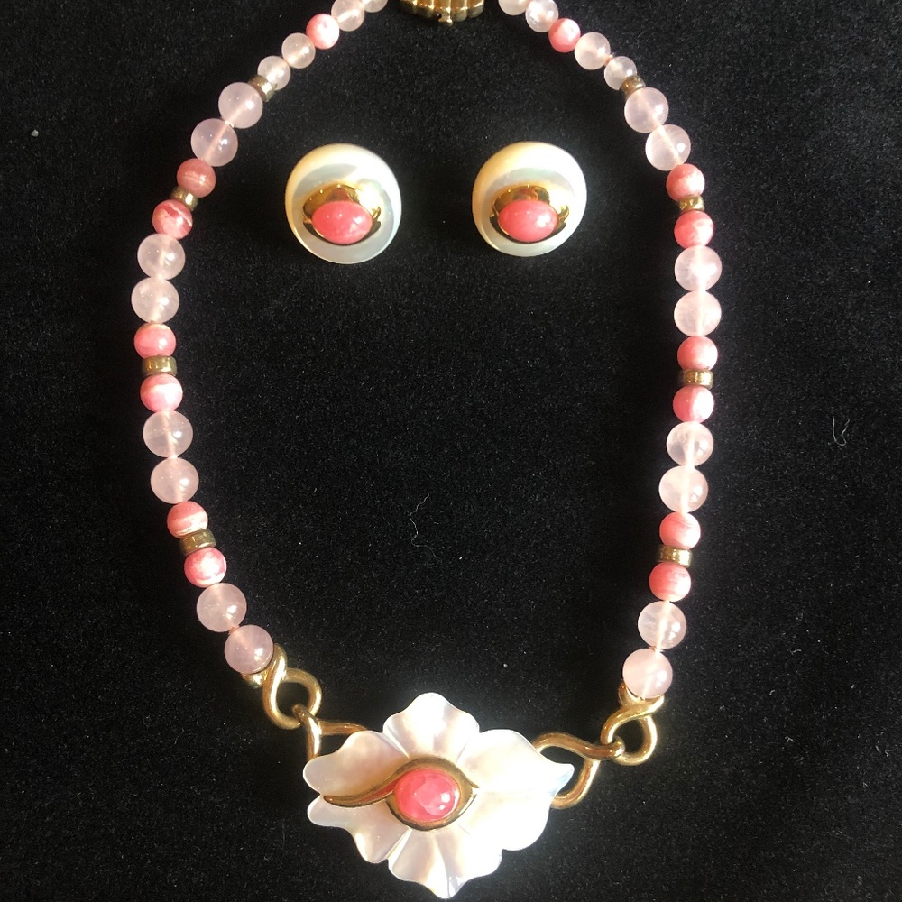 Kai Yin Lo. Necklace (15.5') and Earrings (7/8"), Pink quartz